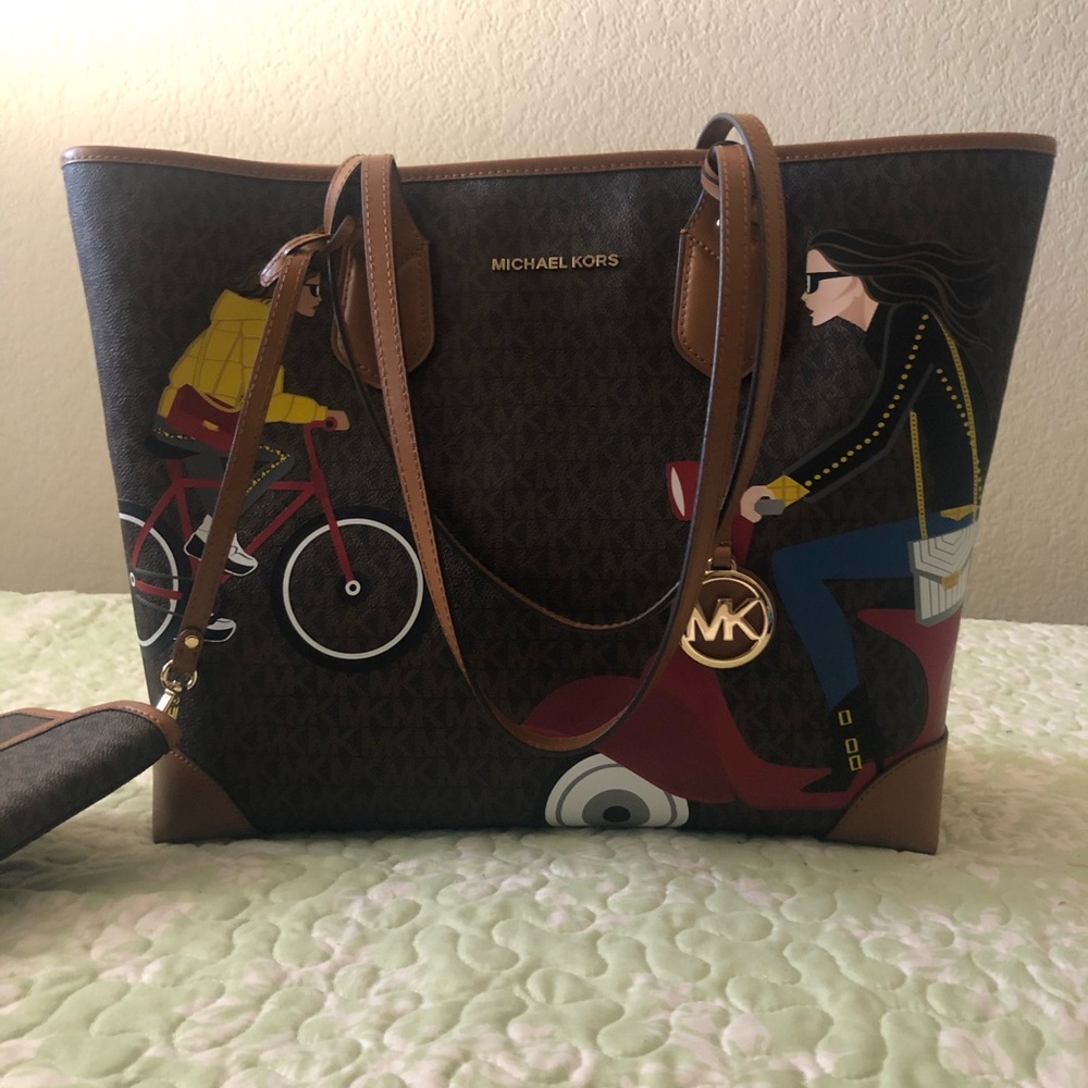 Brand new Michael kors Eva  large Tote bag .